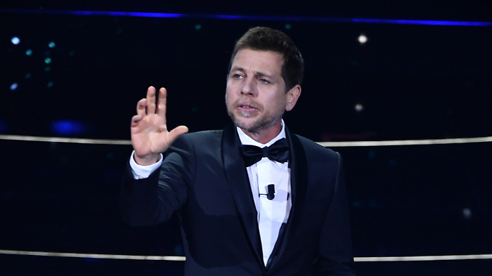 Claudio Gioè, chi è il volto di Mike Bongiorno nella fiction Rai: anni, film, vita privata e il complimento da Totò Riina
