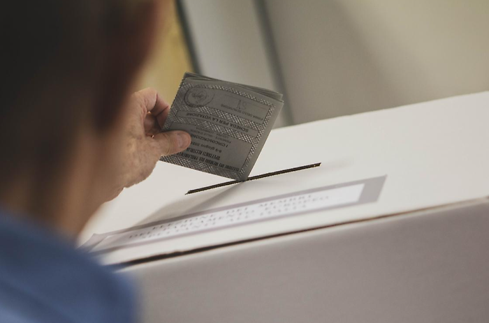 Elezioni regionali, i primi exit poll in Veneto, Puglia e Campania: avanti Stefani, Fico e Decaro 