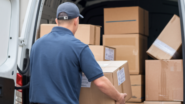 Arezzo, parla l'uomo perseguitato con carro funebre a casa e centinaia di falsi acquisti: "Fermate quelle due stalker".