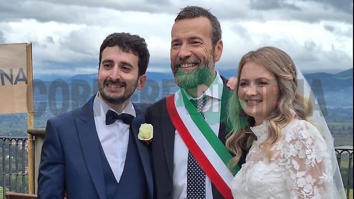 Citerna, il prof celebra le nozze dell'ex alunno