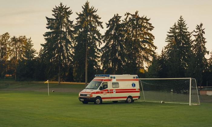 Giocatore finisce in ospedale durante la partita: botta e risposta tra Clitunno e Amc 98