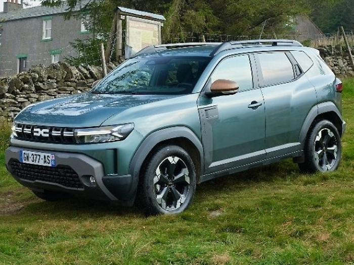 La Dacia Duster è l'Auto Europa 2025: battuta anche l'Alfa Junior. Giugiaro: "Uno dei modelli simbolo dell'automotive europeo"
