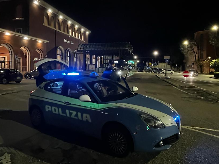 Ripetute violenze nell'arco di 10 giorni contro un nordafricano: arrestato un 32enne a Foligno