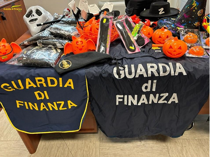 Il fantasma dei prodotti di Halloween: sequestrati in 4 negozi di Terni oltre 2000 articoli. Sanzioni per i titolari