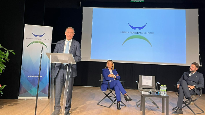 Il ministro Urso a Campello sul Clitunno: "Faremo dell'aerospazio un settore traino dell'economia"