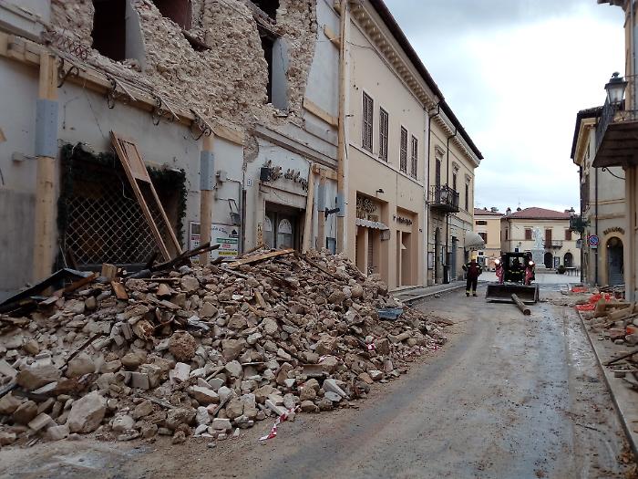 Non abbandona la sua casa dopo le ferite del terremoto. Il racconto di una donna di Norcia a Tg2 Storie