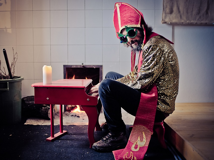 Vinicio Capossela torna a Perugia per il nuovo tour "Conciati per le feste": quando e dove salirà sul palco, dove comprare i biglietti