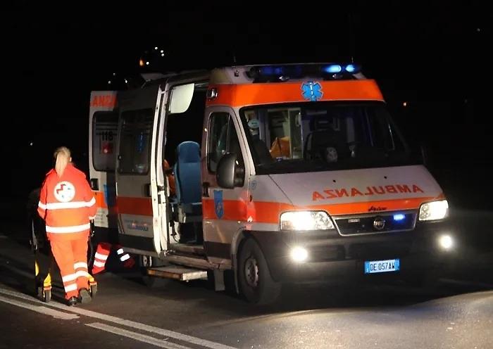Muore anziana di 89 anni in un incidente stradale sul raccordo Terni-Orte: scontro tra due auto nella notte. Tre feriti