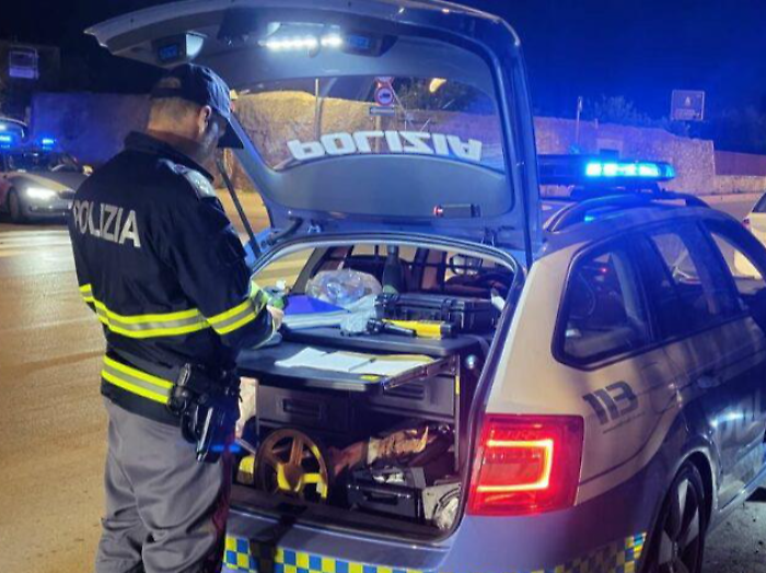 Contro le stragi del sabato sera: controlli della polizia su oltre 100 auto, tolte 5 patenti a Perugia per guida in stato d'ebbrezza