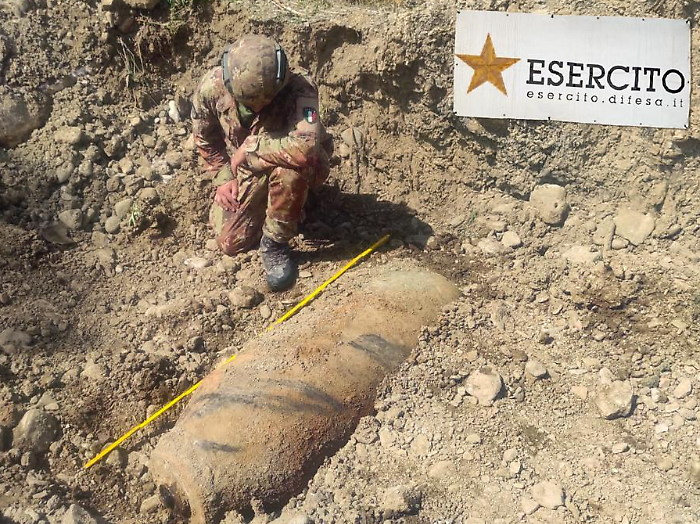 L'Esercito in azione per far brillare una bomba: ecco quando si disinnesca l'ordigno