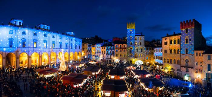 Arezzo Città del Natale: Scopri la Casa di Babbo Natale nella Fortezza Medicea!