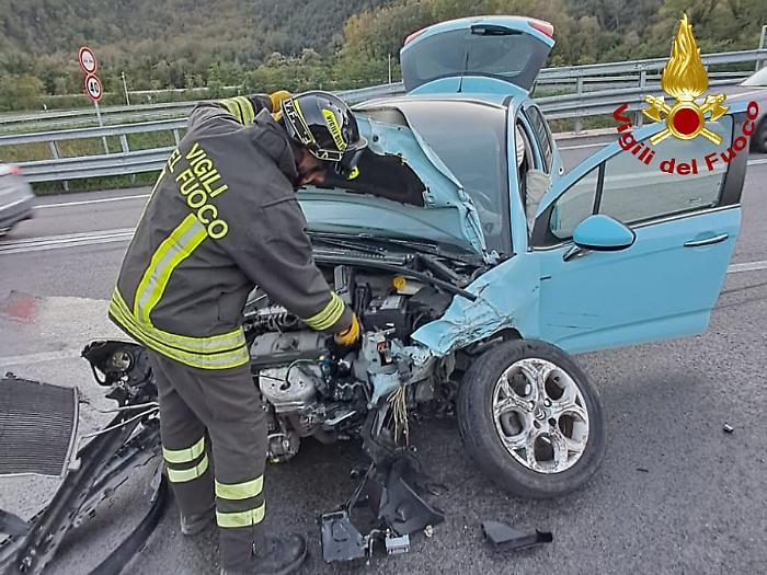 Incidente tra due auto con 4 ragazzi a bordo nei pressi del lago di Piediluco