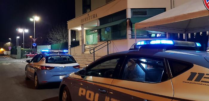 Polizia e cane antidroga Nettuno scoprono minorenne mentre spaccia: arrestato
