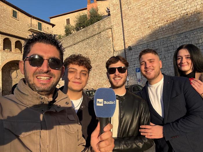 Blitz di Rai Radio1 in piazza con i giovani del Gruppo Tamburini
