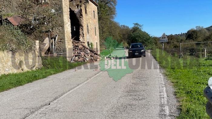 Casa crollata sulla statale 73: comincia la procedura di demolizione