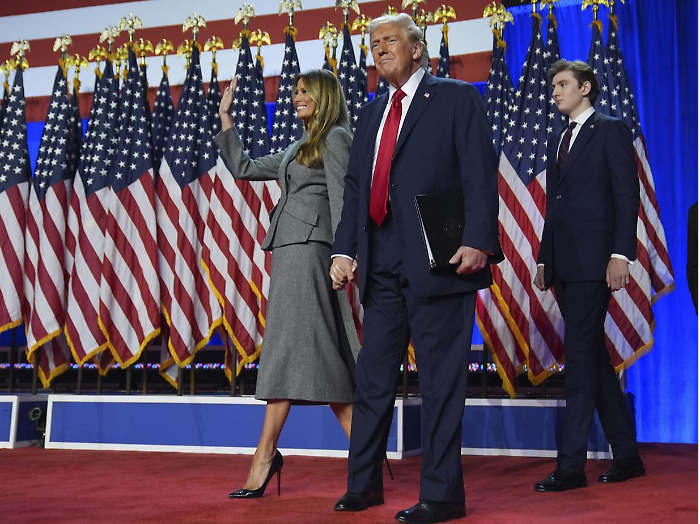 I look più iconici di Melania Trump, di nuovo first lady ma da "separata in casa"