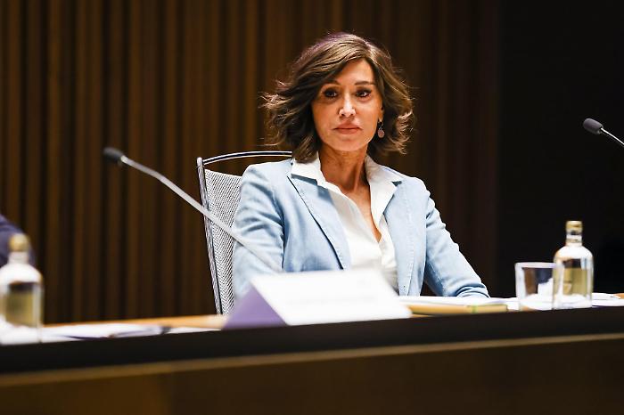 Il ministro Anna Maria Bernini in visita al Cnr-Iret il 13 novembre