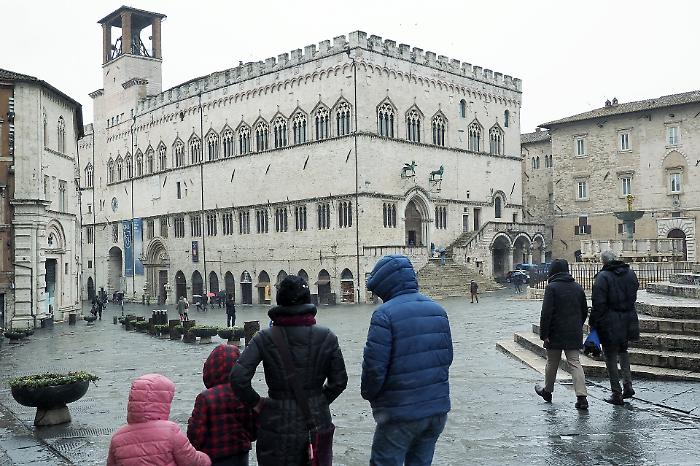 Meteo, ultimo weekend con clima mite. Da settimana prossima cambia tutto: in arrivo freddo e pioggia