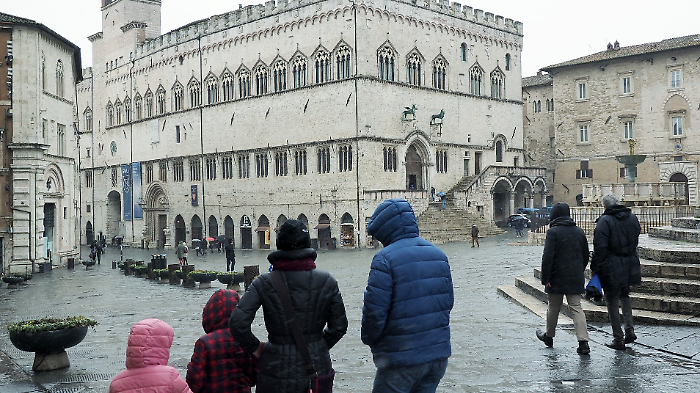Meteo, ultimo weekend con clima mite. Da settimana prossima cambia tutto: in arrivo freddo e pioggia