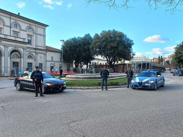 Aggressioni al personale sanitario, 38enne finisce in manette: feriti i due operatori del 118