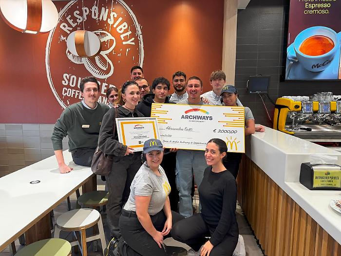 McDonald's premia dipendente di Corciano con 2 mila euro di borsa di studio: Alessandra Gatti tra i 100 vincitori in Italia