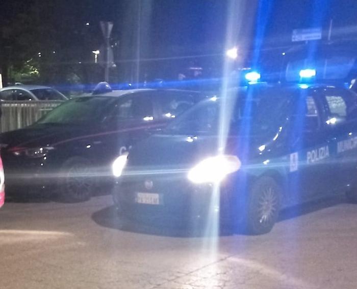 Umbertide, botte da orbi, sassate e inseguimento in auto per una partita di calcetto: una denuncia e un ferito in ospedale