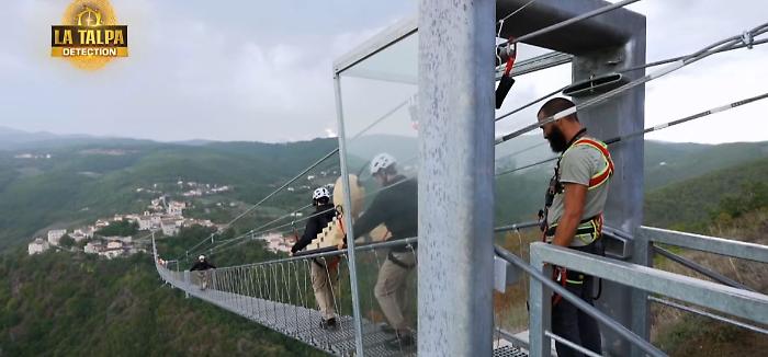 Il ponte tibetano di Sellano protagonista a La Talpa su Canale 5: dove si trova, lunghezza, altezza, tempo di durata e costo