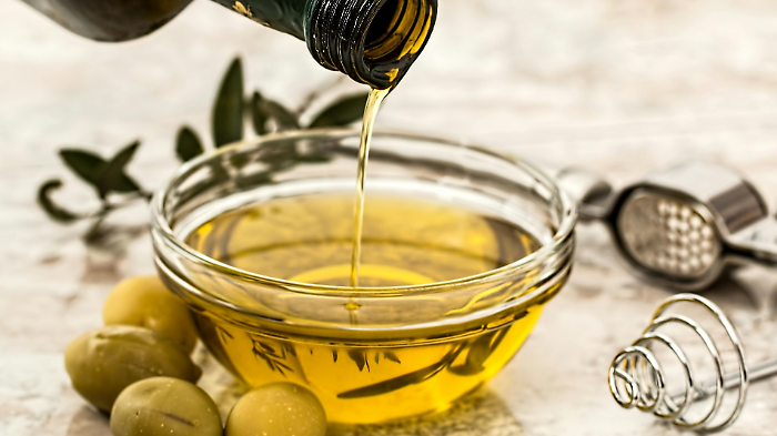 Umbria protagonista agli Oscar dell'olio. I premi della guida Flos Olei 2025: azienda umbra nella Hall of Fame