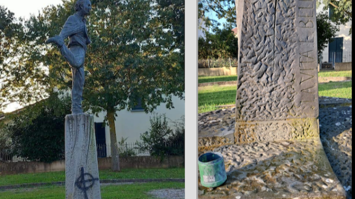 Cancellata dal Comune la croce celtica sulla statua di Roberto Benigni nel paese natale. Il retroscena e le indagini