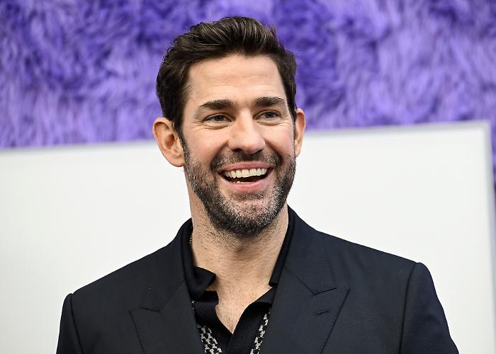 John Krasinski, l'uomo più sexy del mondo e quel primo incontro con la moglie Emily Blunt: dal colpo di fulmine al matrimonio in Italia