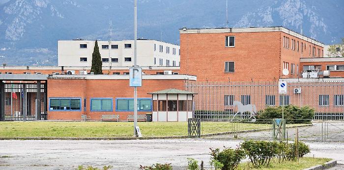 terni carcere stanza amore