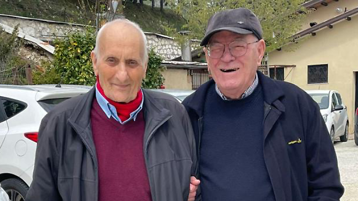 Dino e Ruggero, un'amicizia lunga 80 anni: l’infanzia alla Bandita, la scuola distante due ore a piedi e i primi balli da adolescenti a Nocera Umbra