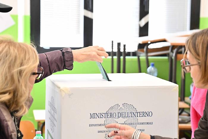 Elezioni regionali in Umbria, l'affluenza al voto alle ore 12 di lunedì
