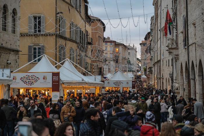 Primo weekend da urlo per Eurochocolate. Boom di golosi in un centro storico di Perugia sold out: appuntamenti della settimana