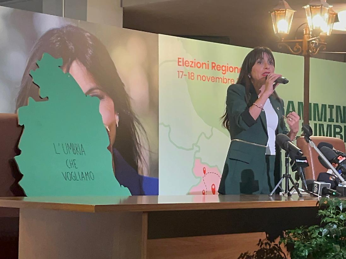 Stefania Proietti si presenta alla stampa da presidente della Regione: la conferenza punto dopo punto