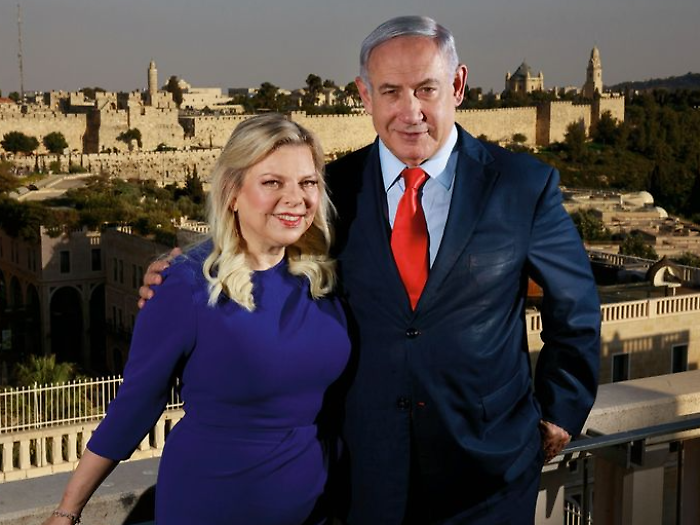 Chi è Sara Ben-Artzi, la terza moglie di Netanyahu, primo ministro d'Israele: dalla laurea in psicologia ai catering addebitati al governo