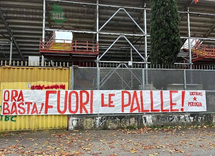 Perugia, i tifosi hanno perso la pazienza: spunta lo striscione di contestazione
