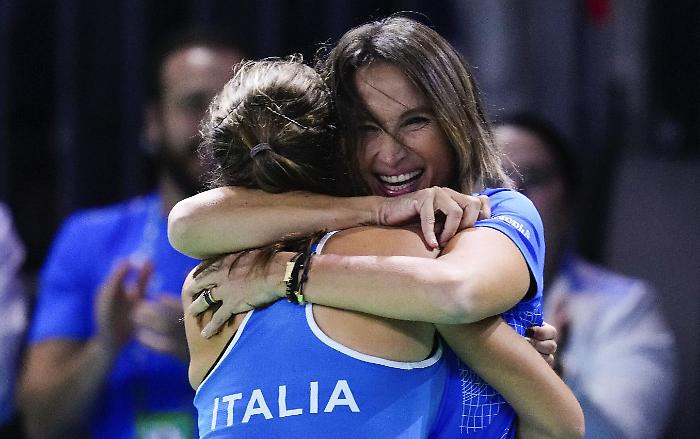 Tennis, chi è il capitano delle azzurre Tathiana Garbin in trionfo alla Billie Jean King Cup: i  successi, il tumore, una foto e la moglie Ylenia