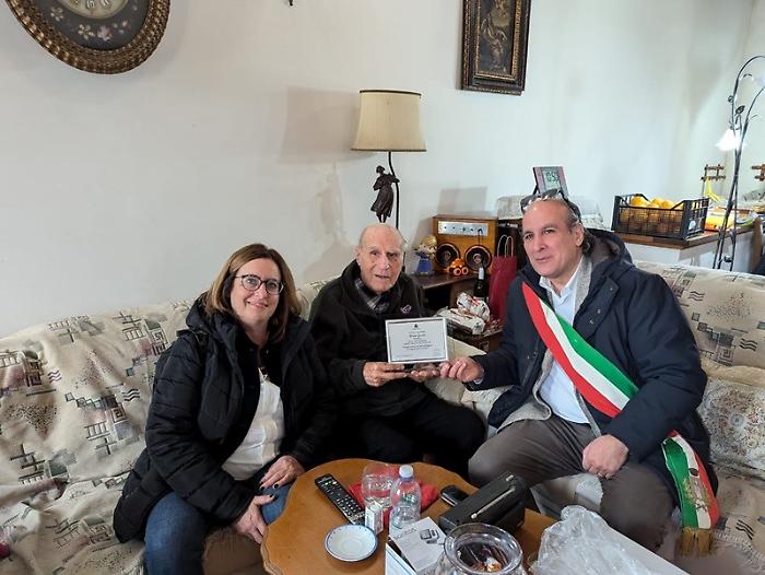 Terni, nati lo stesso giorno: festeggiano 100 anni. Doppia targa-ricordo a Porano