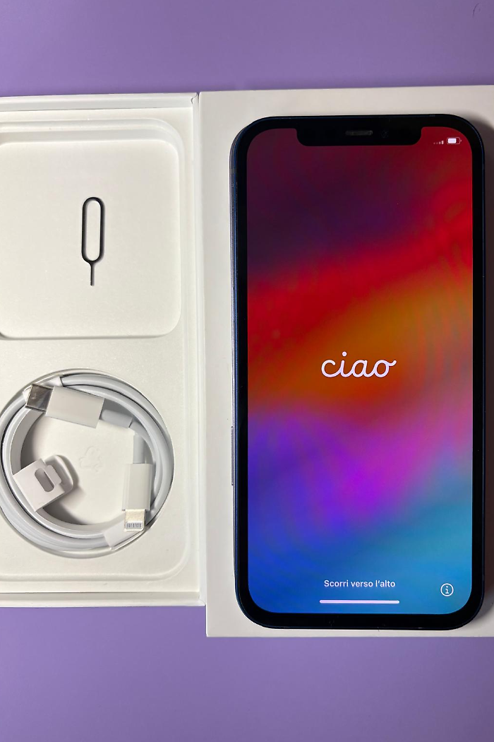 Telefono iPhone 12 rubato