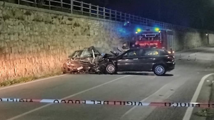 Passignano, scontro tra due auto: muore una donna di 30 anni