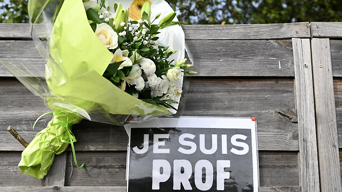 Il brutale omicidio dell'insegnante Samuel Paty, stasera la sorella ospite di Mario Giordano a Fuori dal Coro