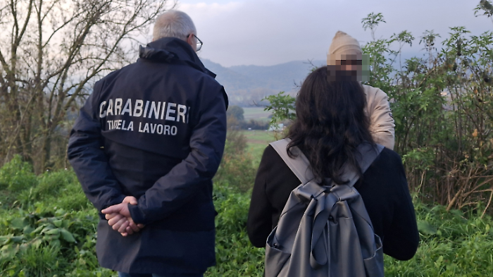 Magione, lavoratori sfruttati e minacciati: arrestato il titolare di un centro ippico