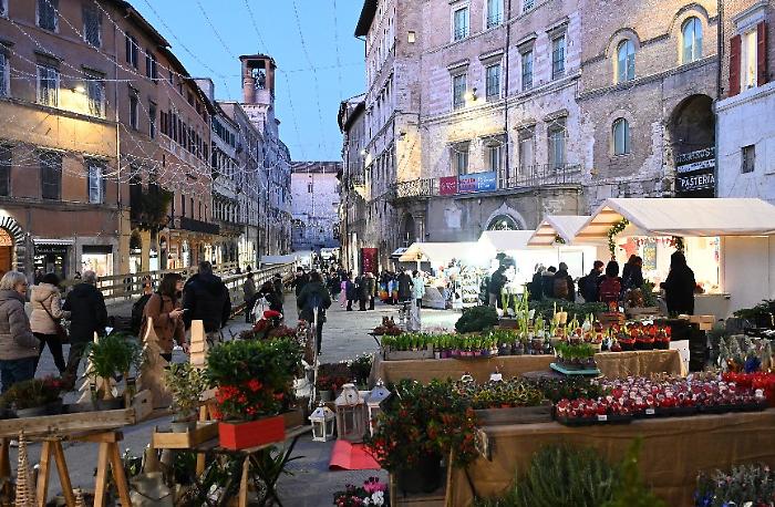 Ecco il Natale a Perugia: 105 eventi in 40 giorni. Il Capodanno sarà spalmato in tutta la città