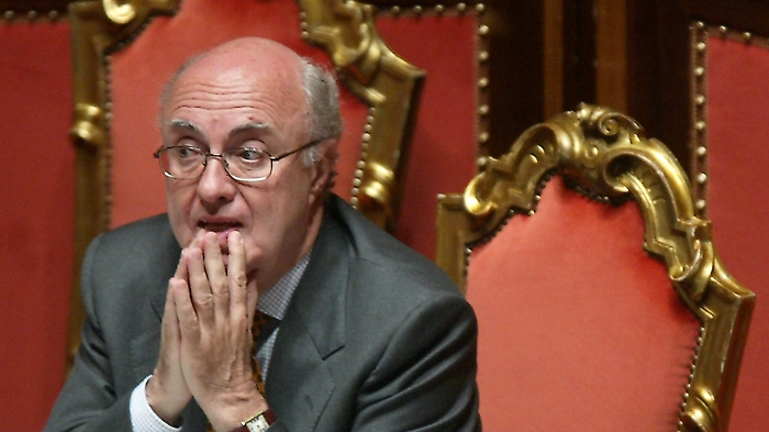 Giuliano Urbani, intervista shock: "Vivo in una Rsa aspettando di morire". Le rivelazioni su Berlusconi e il sesso, il giudizio su Giorgia Meloni 