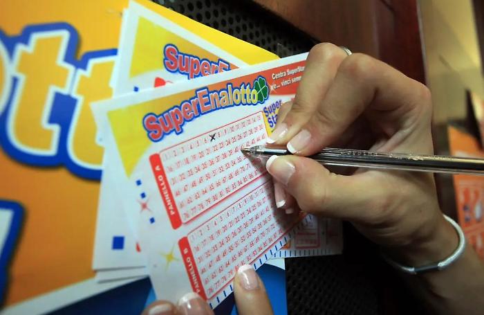 Lotto e Superenalotto, le estrazioni di oggi sabato 30 novembre: i numeri vincenti