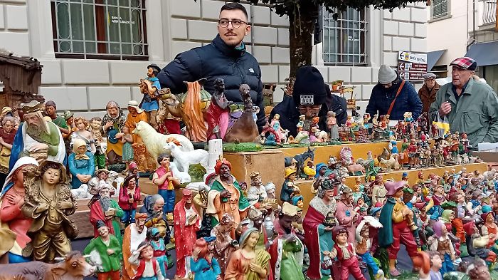 Fiera Antiquaria delle meraviglie nella Citt&agrave; del Natale: record di espositori (+ 20% rispetto al 2023) e quanta bellezza tra i banchi