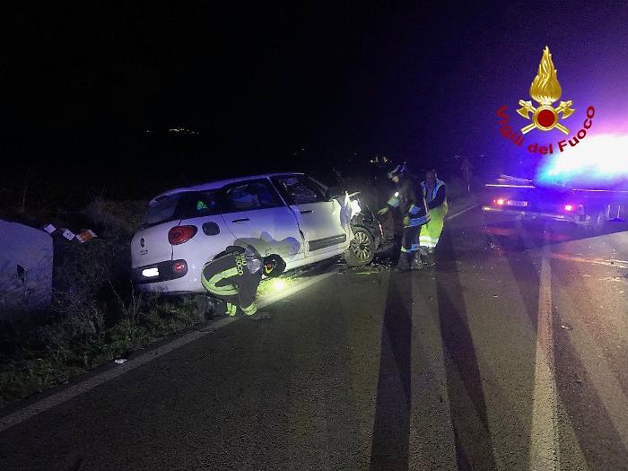 Perugia, incidente stradale lungo la strada Pievaiola: scontro tra due auto al bivio per Mugnano. Tre feriti