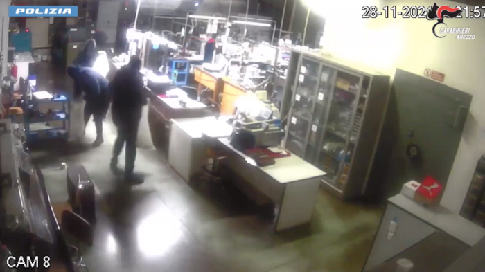 Furti alle aziende orafe, due persone fermate per il colpo alla Fullove: giudice convalida, sono in carcere