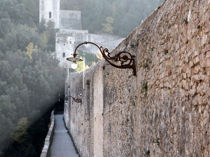 Parcheggi gratis in centro e fuochi d'artificio per la riapertura del Ponte delle Torri: Spoleto a full gas verso il Natale